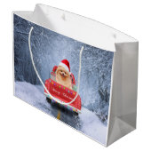 Pommeraanse hond op sneeuw in kerstmis groot cadeauzakje