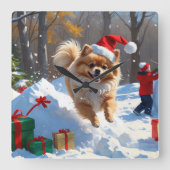 Pommerse hardlopen in de sneeuw met kerst Pet Vierkante Klok (Voorkant)