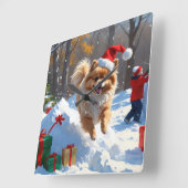 Pommerse hardlopen in de sneeuw met kerst Pet Vierkante Klok (Hoek)