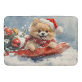 Pommerse Hond in Sledge Laat het Sneeuw Kerstmis Badmat (Voorkant)