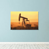 Pomp Jack Pumping Oil in West Texas, VS Canvas Afdruk (Insitu (Houten vloer))