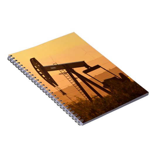 Pomp Jack Pumping Oil in West Texas, VS Notitieboek (Rechterzijde)