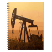 Pomp Jack Pumping Oil in West Texas, VS Notitieboek (Voorkant)