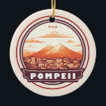 Pompeï ruïnes Italië Travel Art Badge Keramisch Ornament<br><div class="desc">Pompeï vectorillustratie. Ooit een bloeiende en verfijnde Romeinse stad,  werd Pompeii begraven onder meters as en puimsteen na de catastrofale uitbarsting van de Vesuvius in 79 na Christus.</div>