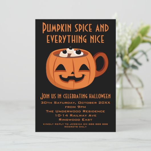 POMPKIN SPICE EN ALLES NICE HALLOWEEN PARTIJ KAART (Staand voorkant)