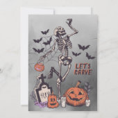 Pompoen Carving Party Custom Skelet Halloween Kaart (Achterkant)