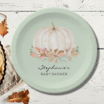Pompoen Herfst Groen Baby shower Papieren Bordje<br><div class="desc">Dit schattige herfst baby showers bord is voorzien van een waterverf witte pompoen en gebladerte op een zacht pastelgroene achtergrond. Perfect voor een genderneutraal baby shower. Gemakkelijk aan te passen. Omdat we ons kunstwerk creëer,  zult u dit exacte afbeelding van andere ontwerpers niet vinden. Originele Waterverf © Michele Davies.</div>