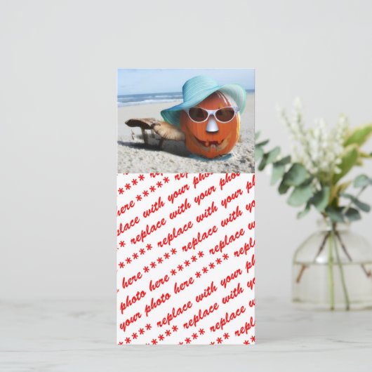 Pompoen in het strand feestdagenkaart (Staand voorkant)