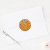 Pompoen met Oranje herfstbladeren Ronde Sticker (Envelop)