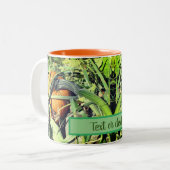 Pompoen op wijn Natuur op maat Tweekleurige Koffiemok (Voorkant links)