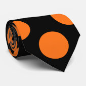 Pompoen op Zwarte Giant Size Polka Dots Stropdas (Opgerold)