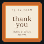 Pompoen Oranje grens Eenvoudige herfst bruiloft gu Vierkante Sticker<br><div class="desc">Maak een statement van ingetogen elegantie met deze eenvoudige,  op tekst gebaseerde herfst bruiloft gunst bedankt sticker label met een rand van rijke pompoen en sinaasappel op ivoor. Gebruik de aanpassingsoptie om de kleuren en lettertypen aan te passen aan uw huwelijksthema.</div>