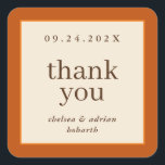 Pompoen Oranje grens Eenvoudige herfst bruiloft gu Vierkante Sticker<br><div class="desc">Maak een statement van ingetogen elegantie met deze eenvoudige,  op tekst gebaseerde herfst bruiloft gunst bedankt sticker label met een rand van rijke pompoen en sinaasappel op ivoor. Gebruik de aanpassingsoptie om de kleuren en lettertypen aan te passen aan uw huwelijksthema.</div>