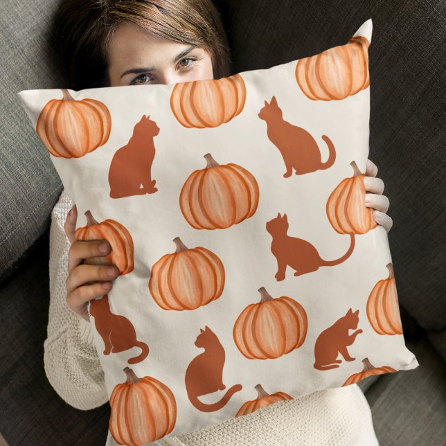 Pompoen Spint Kussen (Add a touch of Halloween spirit with hand-sketched pumpkins and playful cat silhouettes.)