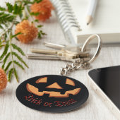 Pompoen voor Halloween in zwarte sleutelhanger (Zijkant)