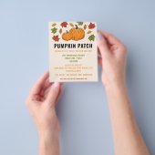 Pompoenen En Herfstbladeren Aangepaste Pompoenveld Flyer (Hand)