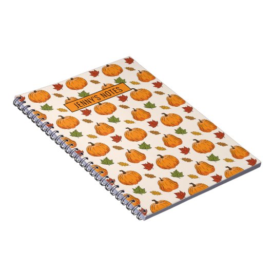 Pompoenen en kleurrijke herfst leren patronen en t notitieboek (Rechterzijde)