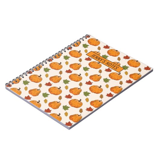 Pompoenen en kleurrijke herfst leren patronen en t notitieboek (Linkerzijde)