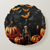 Pompoenen en skelet rond kussen (Voorkant)