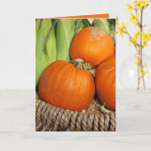 Pompoenen en Stalken van Maïs in Mand Gepersonalis Kaart (Gele Bloem)