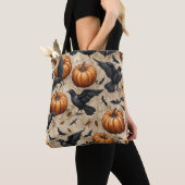Pompoenen, kraaien en vleermuizen Halloween-patroo Tote Bag (Dichtbij)