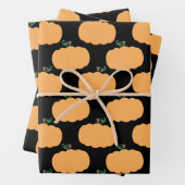 Pompoenpatroon op zwart inpakpapier vel (In situ)