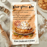 Pompoentaart recept gepersonaliseerd theedoek<br><div class="desc">Maak je klaar voor het bakken van herfst met deze Pumpkin Pie Recipe gepersonaliseerde keukenhanddoek. Met een klassiek recept voor pompoentaart voegt deze handdoek een seizoensgebonden tintje toe aan uw keukeninrichting. Pas het aan met jouw naam of een speciale boodschap, waardoor het een uniek en praktisch geschenk is voor taartliefhebbers...</div>