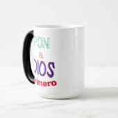 pon a Dios Primero Button Magische Mok (Voorkant links)