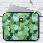 Pond Life Paisley Monogram Laptop Sleeve<br><div class="desc">Deze laptophoes is verkrijgbaar in verschillende formaten en stijlen voor elektronische apparaten. Selecteer uw exemplaar in het keuzemenu. Creëer met een prachtig eenvoudig paisleypatroon in gematigde aquablauw en olijfgroene kleuren en zwarte contrasten en klaar voor uw eigen monogram.</div>