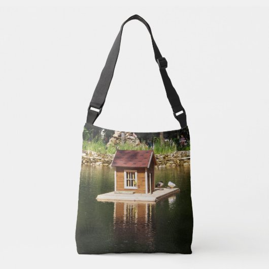 Pond met vogelhok en aardverschuiving crossbody tas (Voorkant)