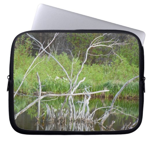 Pond van bomen laptop sleeve (Voorkant)