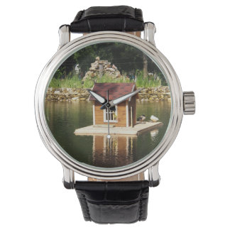 Pond with bird house horloge