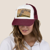 **"Pondside Feest: een otter en zijn vangst"** Trucker Pet (In situ)