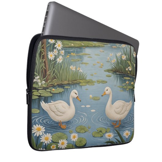 Pondside Tranquility Laptop Sleeve (Voorkant Rechts)
