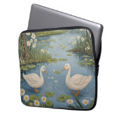 Pondside Tranquility Laptop Sleeve (Voorkant Links)