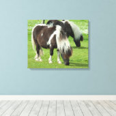 Ponies van raszuivere Shetland Paint Canvas Afdruk (Insitu (Houten vloer))