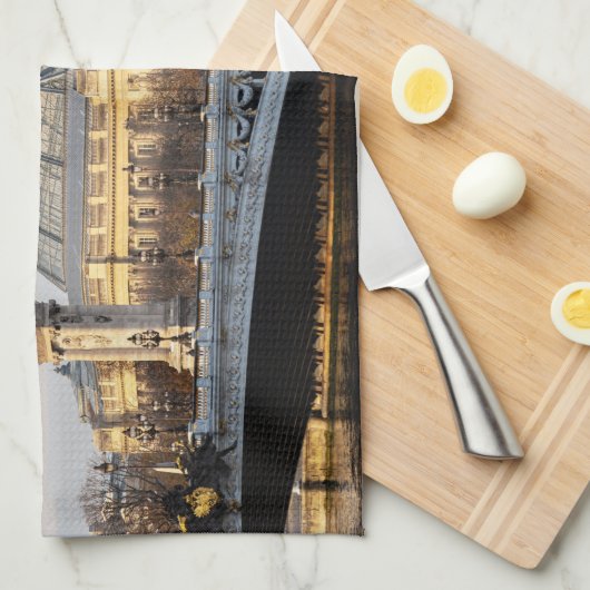 Pont Alexandre III en Grand Palais in het gouden u Theedoek (Quarter Fold)