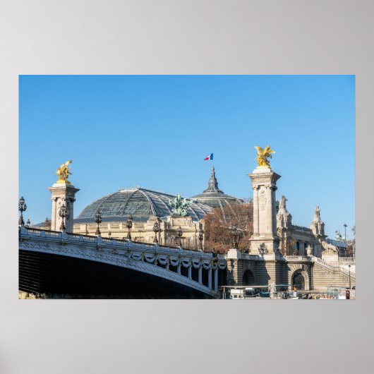 Pont Alexandre III en Grand Palais op een zonnige  Poster (Voorkant)
