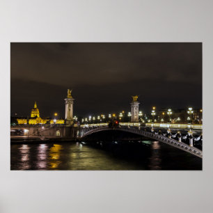 Pont Alexandre III en Invalid 's nachts Poster
