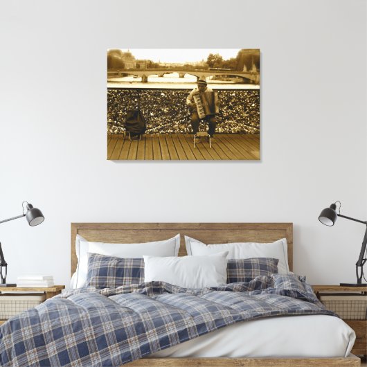 Pont des Arts: The Love Lock Bridge, Parijs Canvas Afdruk (Insitu (Slaapkamer))