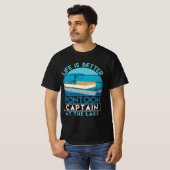Pontoon Kapitein Life is beter op het meer T-shirt (Voorkant volledig)