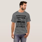 Pontoon Kapitein net als een normale kapitein... T-shirt (Voorkant volledig)