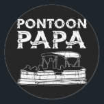 Pontoon Papa Pontoon Boating Ronde Sticker<br><div class="desc">Pontoon Papa Pontoon Boating Gift. Perfect gift voor je vader,  moeder,  papa,  mannen,  vrouwen,  vriend en familieleden op de dag van de Thanksgiving,  kerstdag,  Moederdag,  vaderdag,  4 juli,  1776 Onafhankelijke dag,  Veteranendag,  Halloween Dag,  Patrick's Day</div>