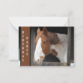 Pony met gemberkleurige vacht op boerderij Gewoon Notitiekaartje