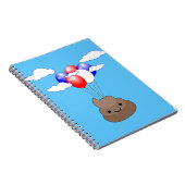 Poo emoji vliegt met ballonnen in blauwe lucht notitieboek (Rechterzijde)