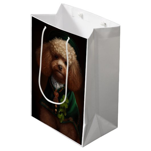 Poodelhond in St. Patrick's Day-jurk Medium Cadeauzakje (Voorkant Gekanteld)