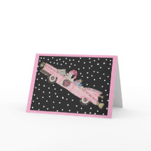 Poodle met Kerstmis in een roze cabriolet