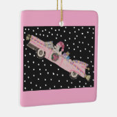 Poodle met Kerstmis in een roze cabriolet Keramisch Ornament (Rechts)