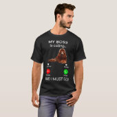 Poodle Puppy Mijn baas belt en ik moet gaan T-shirt (Voorkant volledig)