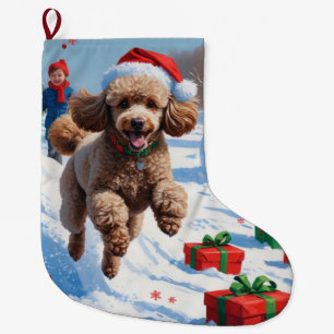 Poodle Rent in de Sneeuw met Kerstmuts Grote Kerstsok